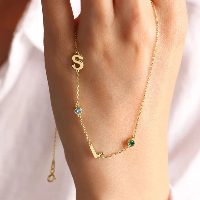 Seitliche Initialen Armband mit Geburtssteinen