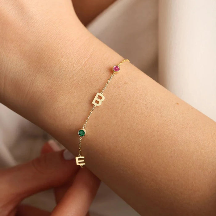 Seitliche Initialen Armband mit Geburtssteinen